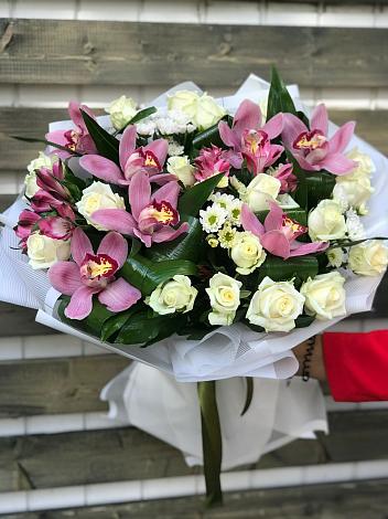 Букет цветов из: Розы и Хризантемы в Первомайском Тульской области