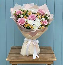 Букет цветов из:  Гвоздики, Орхидеи и Розы в Первомайском Тульской области