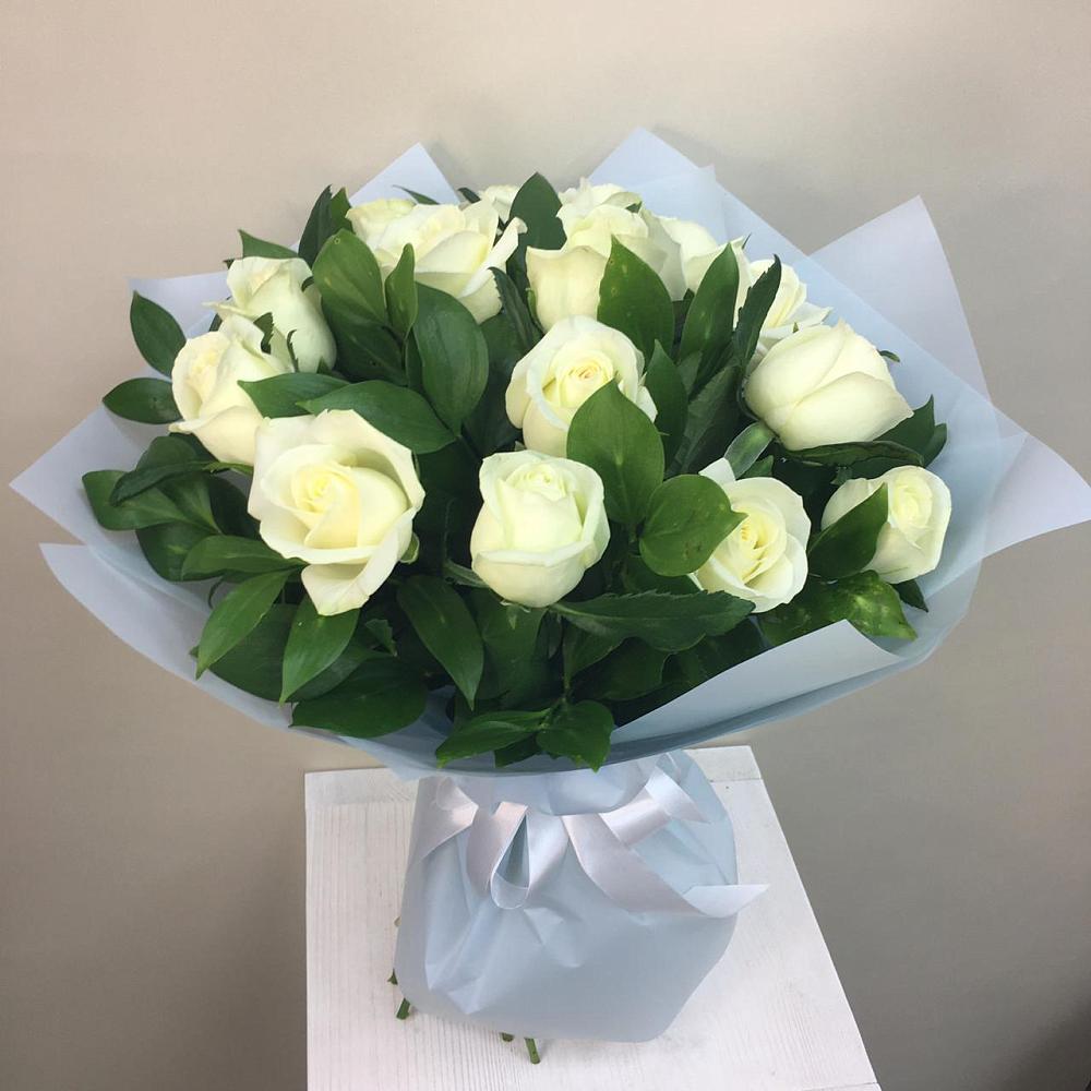 Букет 15 Белых роз Проуд в Первомайском Тульской области