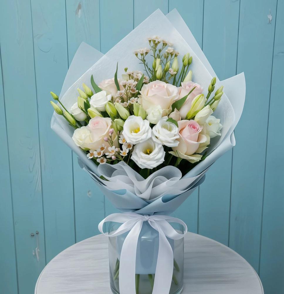 Букет цветов из: Розы и Лизиантусы в Первомайском Тульской области