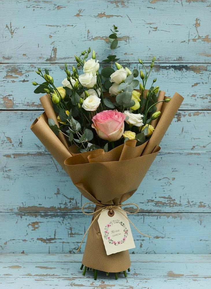 Букет цветов из: Розы и Лизиантусы в Первомайском Тульской области