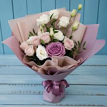 Букет цветов из:  Розы и Лизиантусы в Первомайском Тульской области