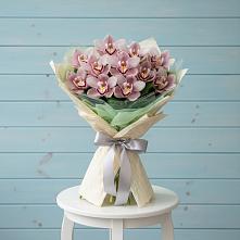 Букет цветов из:  Орхидеи и Розы в Первомайском Тульской области