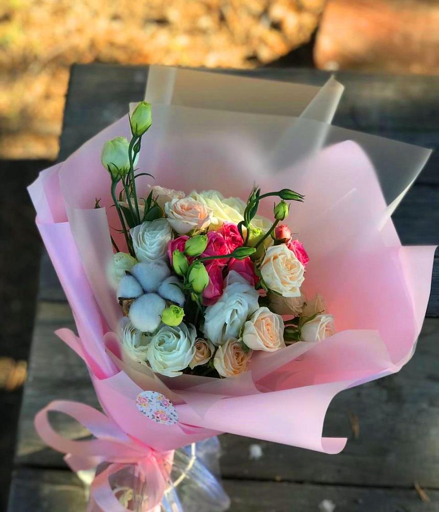 Букет цветов из: Розы и Лизиантусы в Первомайском Тульской области