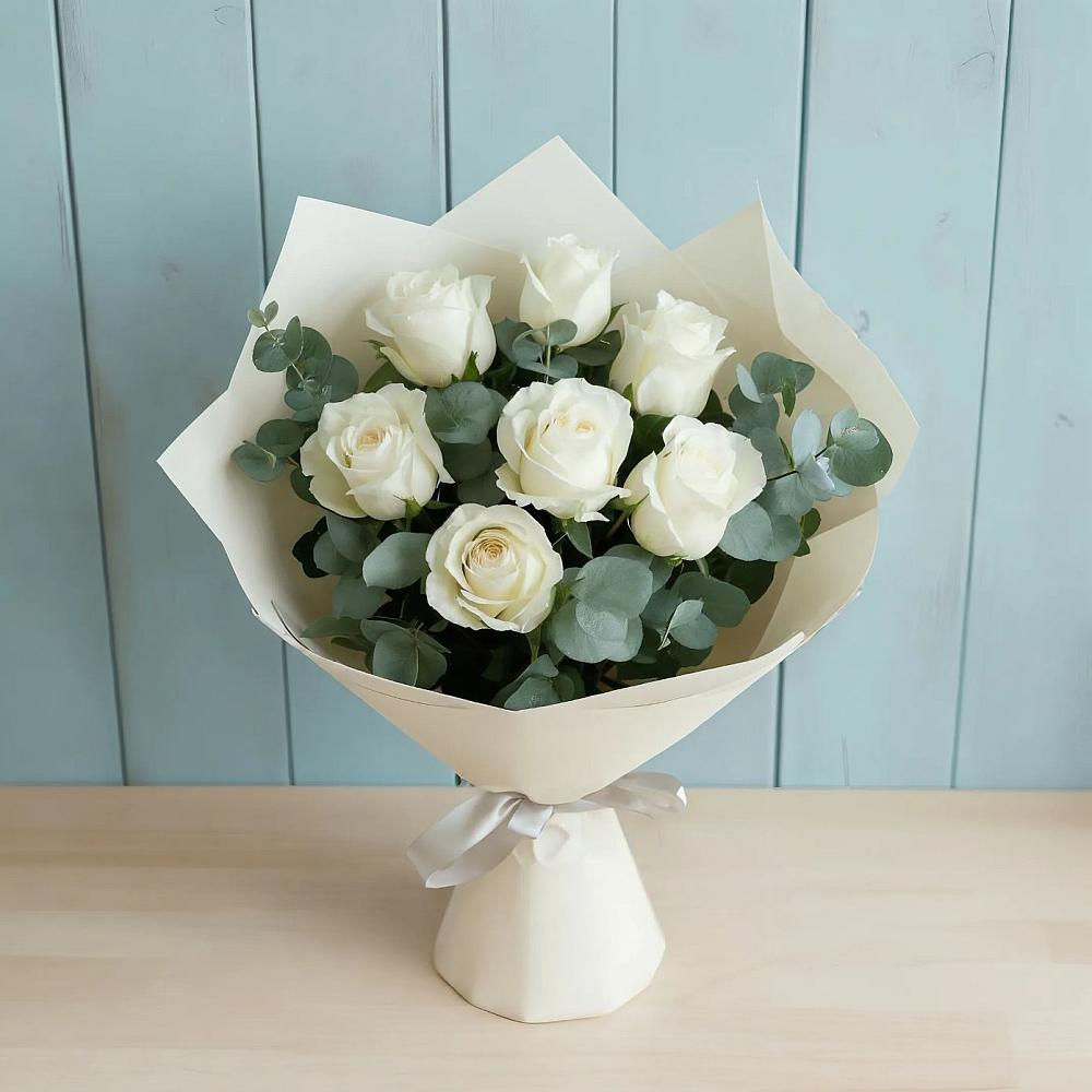 Букет Белые розы в Эвкалипте в Первомайском Тульской области