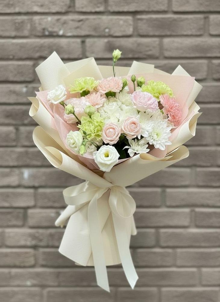 Букет цветов из: Гвоздики, Розы, Лизиантусы и Хризантемы в Первомайском Тульской области