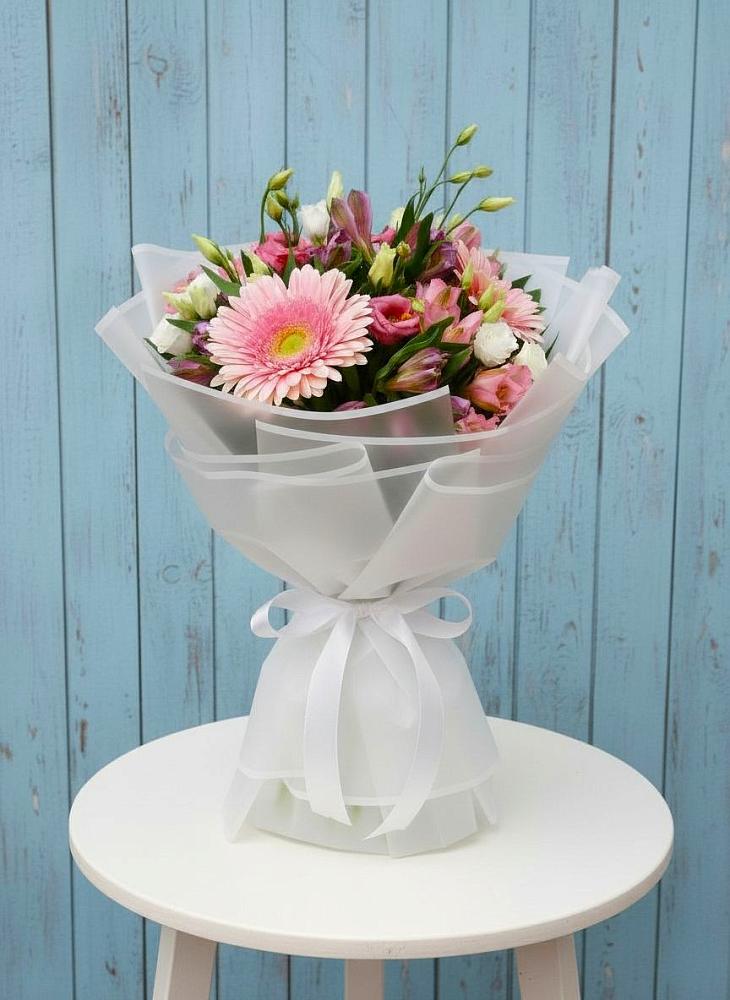 Букет цветов из: Герберы, Альстромерии и Лизиантусы в Первомайском Тульской области