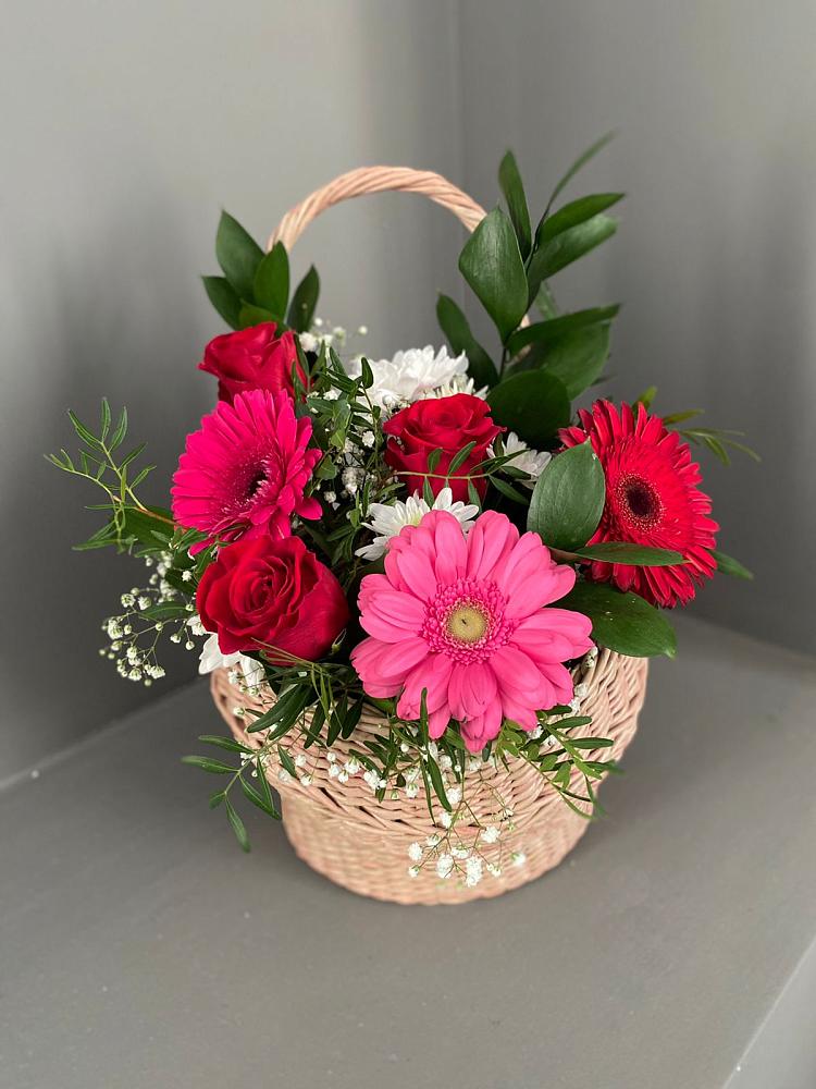 Цветочная композиция из Розы, Хризантемы и Герберы в корзине в Первомайском Тульской области