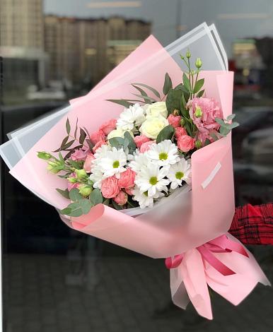 Букет цветов из: Розы, Лизиантусы и Хризантемы в Первомайском Тульской области