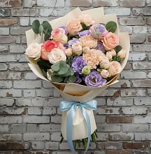 Букет цветов из:  Розы, Лизиантусы и Гвоздики в Первомайском Тульской области