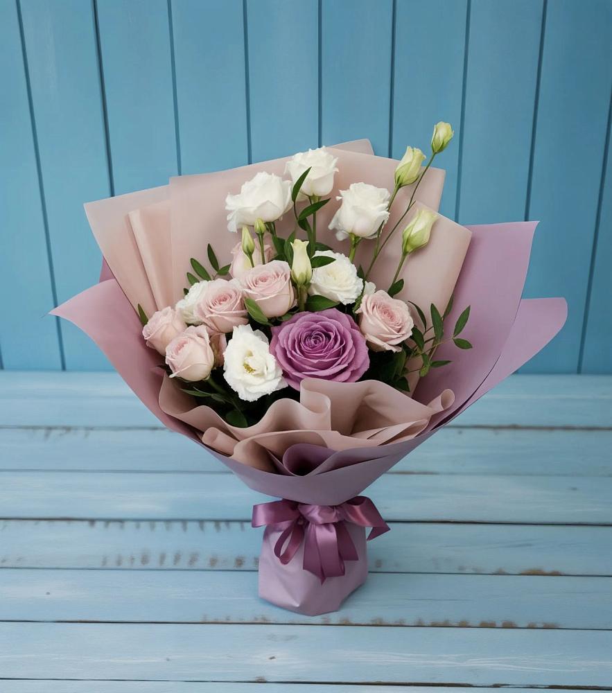 Букет цветов из: Розы и Лизиантусы в Первомайском Тульской области